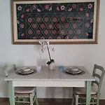 Δωμάτια σε οικογενειακή κατοικία La Casa Del Glicine Marrùbiu