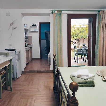 La Casa Del Glicine Homestay Marrubiu