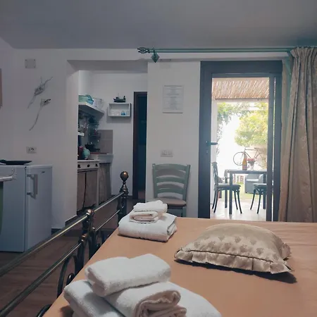 La Casa Del Glicine Δωμάτια σε οικογενειακή κατοικία Marrùbiu