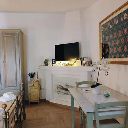 La Casa Del Glicine Проживание в семье Marrubiu
