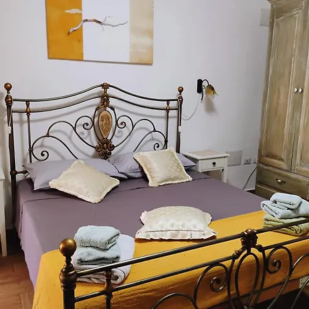 La Casa Del Glicine Δωμάτια σε οικογενειακή κατοικία