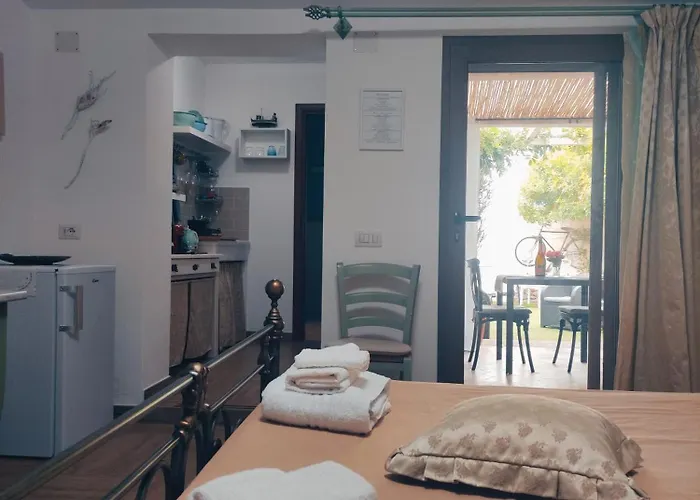 La Casa Del Glicine Pansiyon Marrùbiu